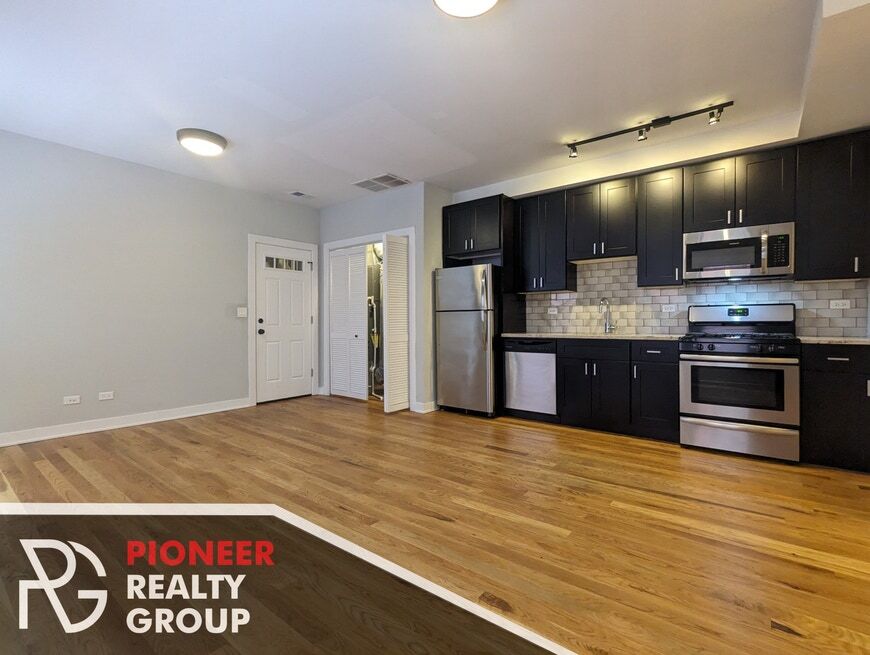 Foto principal - 2203 W Eastwood Ave