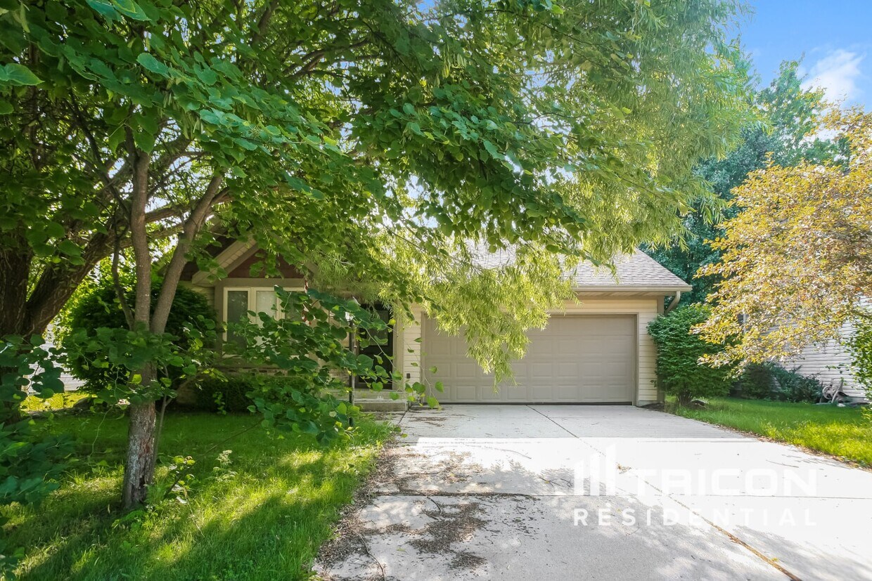 Primary Photo - 19564 Jena Drive Noblesville IN