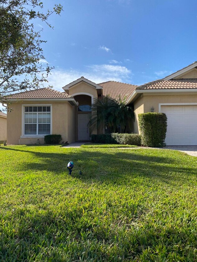 Foto principal - 434 NW Sheffield Cir