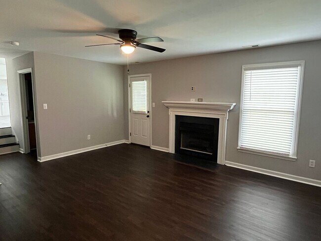 Building Photo - Stunning Tri-level Home on Cul-de-sac