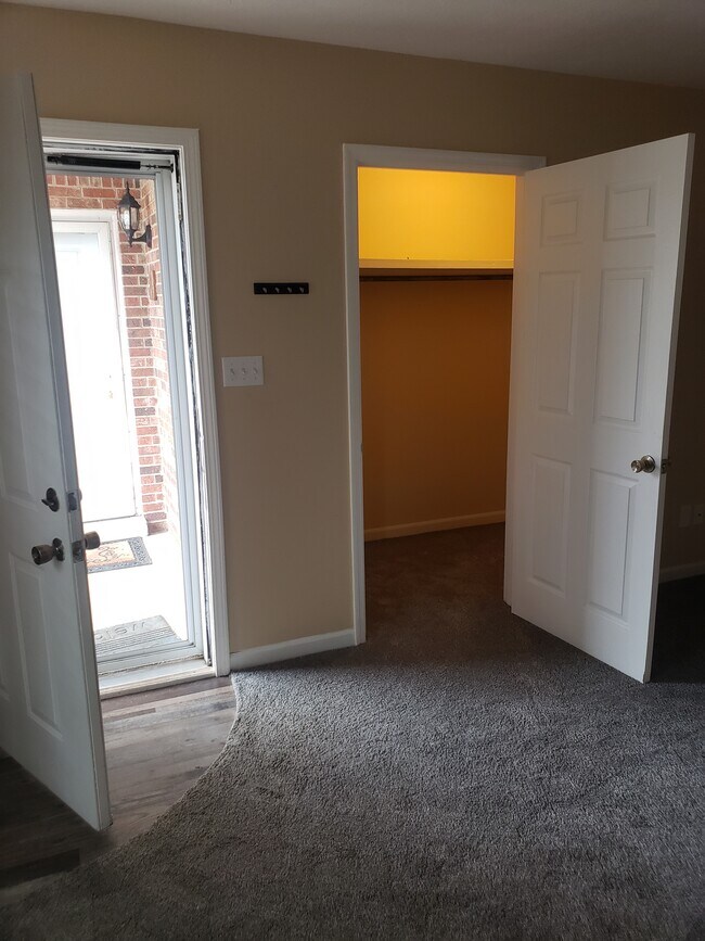 Entry room new carpet with a walk in closet. - 3212 Spring Hollow Ave