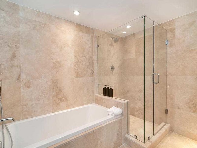 Building Photo - 2399 Collins Ave