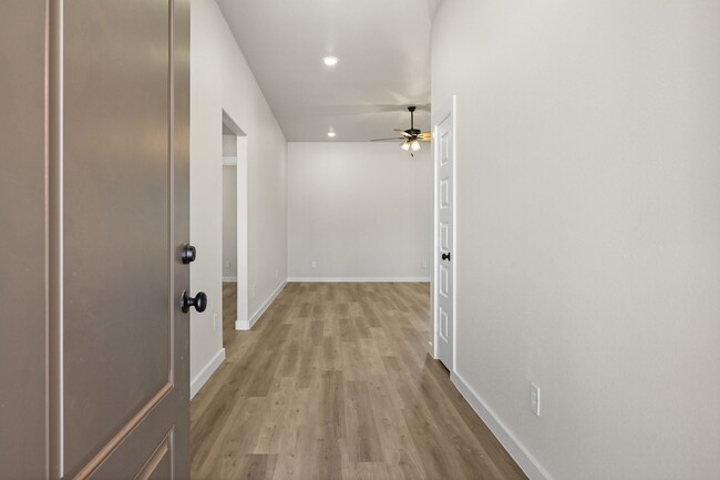 Foto del edificio - Pre-leasing for April! In Bell Farms!