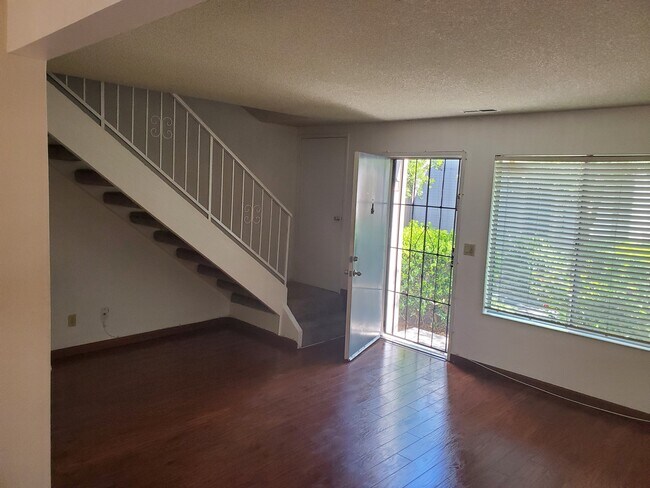Front Door & Stairs. - 1710 Oldfield Way