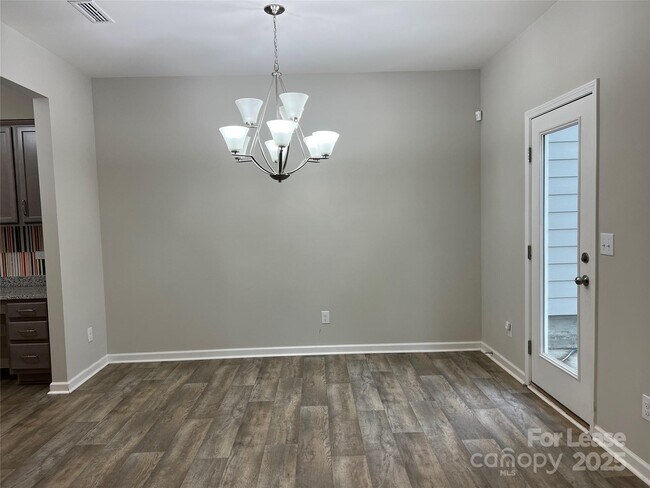Foto del edificio - 8637 River Ridge Dr