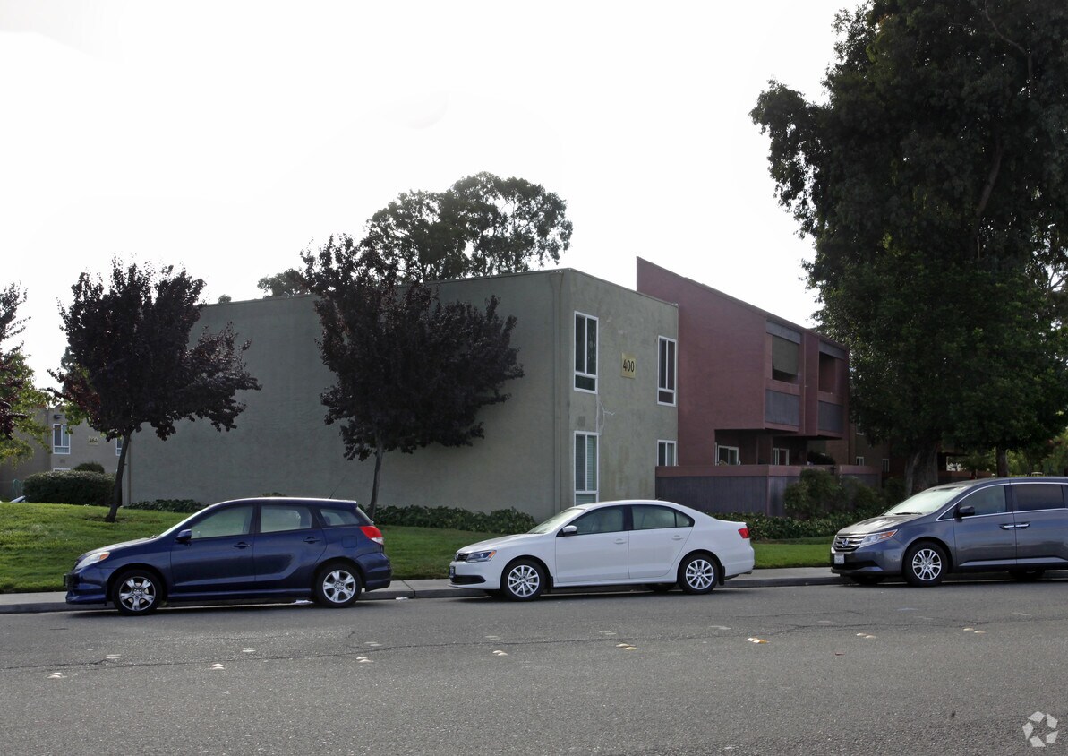 Foto del edificio - Crossroads Condominiums