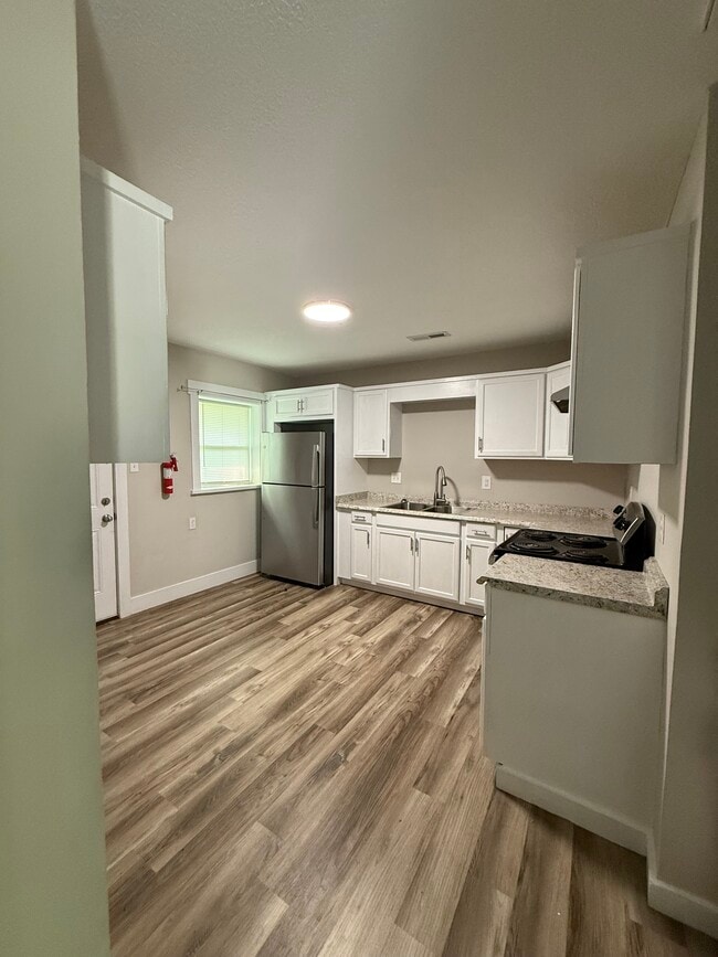 Kitchen - 468 N Locust St