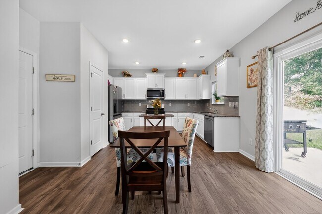 Foto del edificio - 4127 Village Blvd NW