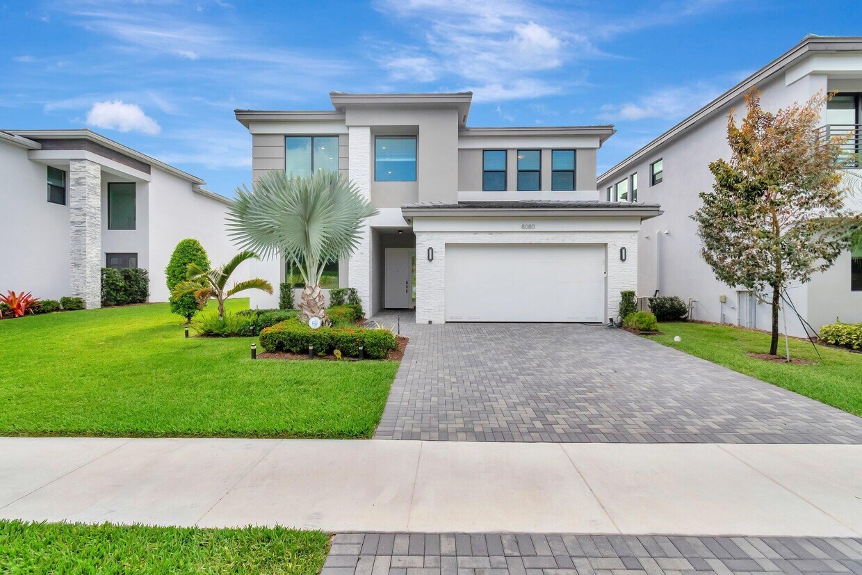 Foto principal - 8080 Laurel Falls Dr