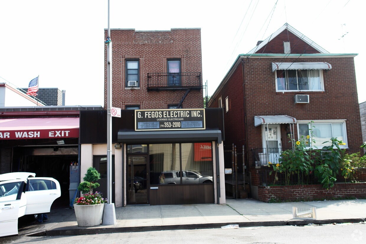 Building Photo - 3111 Farrington St