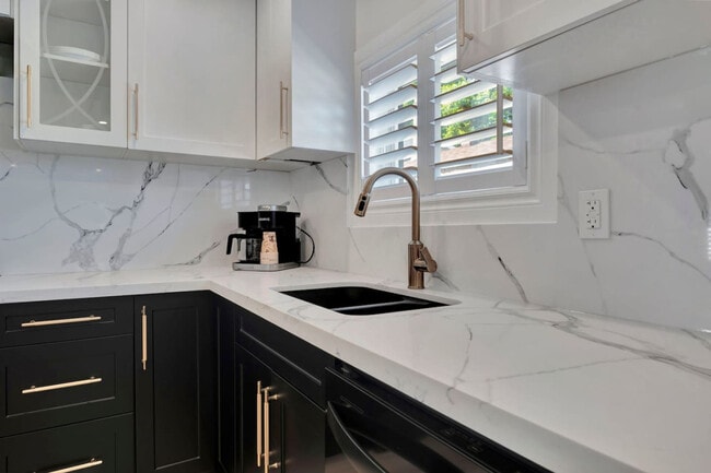 Building Photo - 4 Cecil Ave