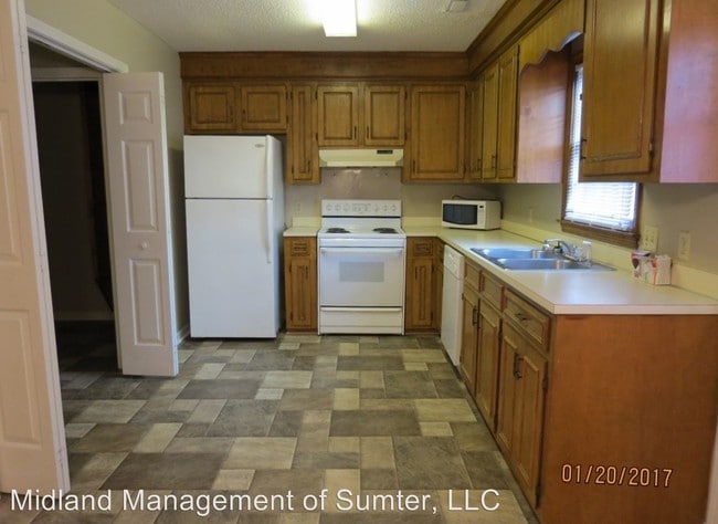 Building Photo - 60 Hilliard Dr