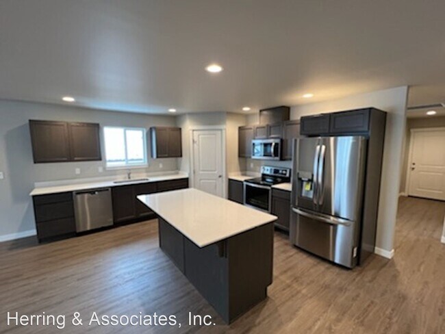 Building Photo - 3 br, 2 bath House - 1098 S New Oak Ln