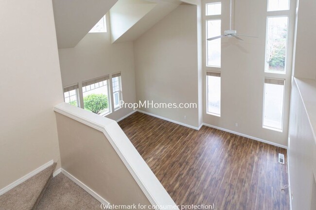 Building Photo - Fantastic Four Bedroom Tigard Home In Cove...