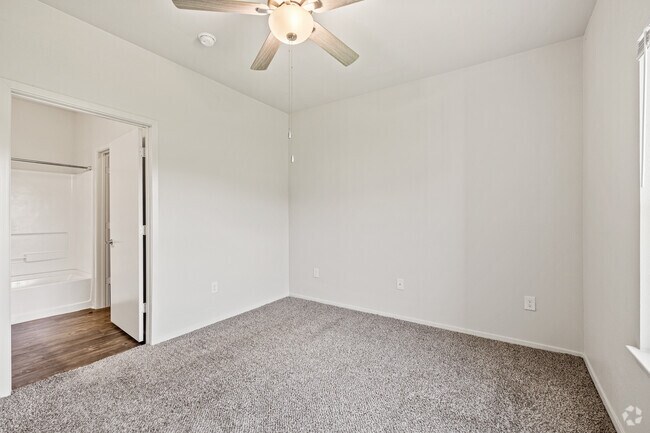 2 habitaciones, 2 baños - 900 pies cuadrados - 1.er dormitorio - Champions Crossing