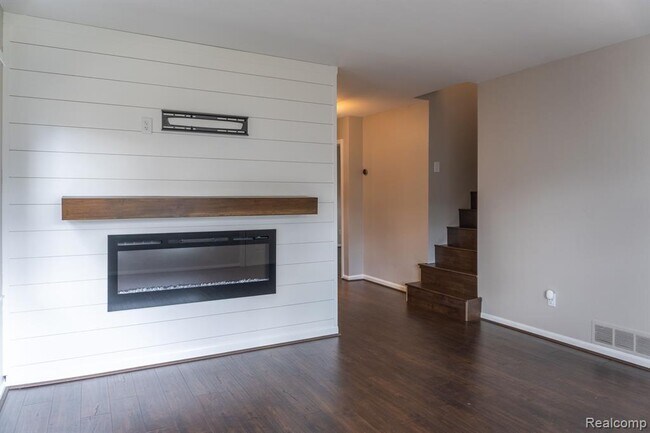 Building Photo - 2217 Barrett Ave