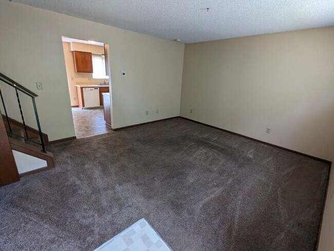 Building Photo - 5851 Meadowhurst Way