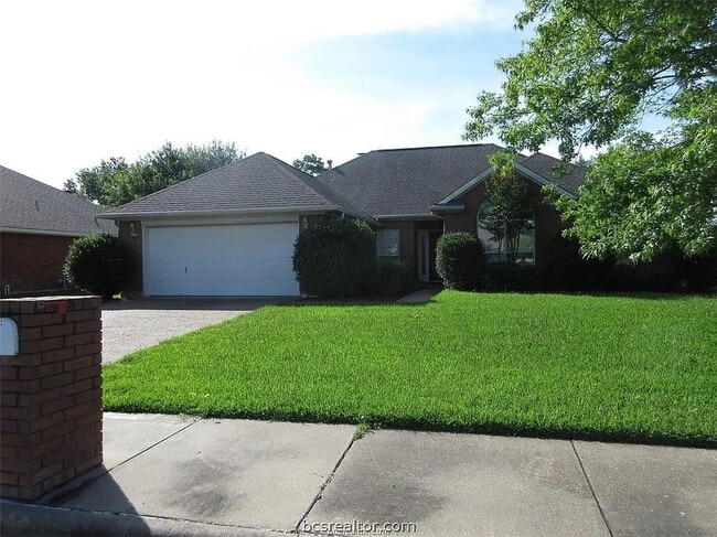 Building Photo - 704 Aster Dr
