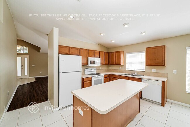 Foto del edificio - 8015 Alamosa Wood Ave