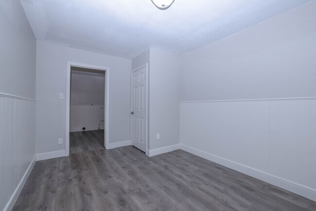 Foto del edificio - 9834 Denning Dr