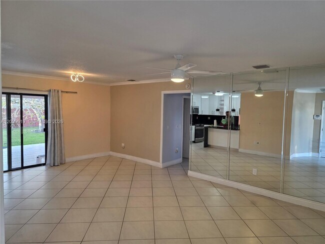 Foto del edificio - 7921 NW 12th St