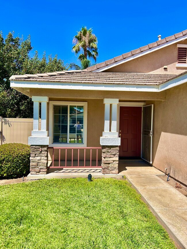 Entrada principal - 30277 Twain Dr