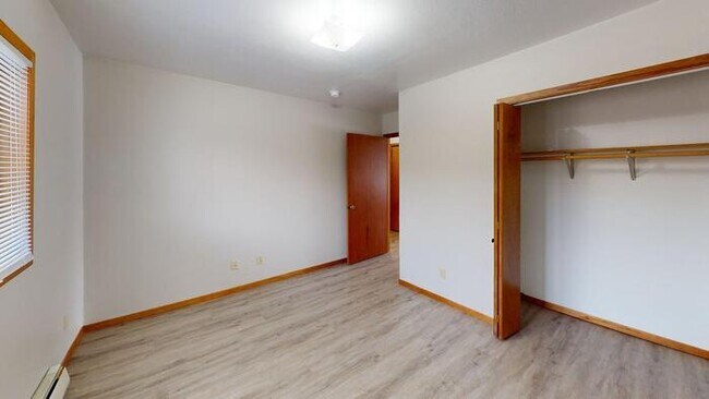 Foto del edificio - 1943 E Capitol Ave