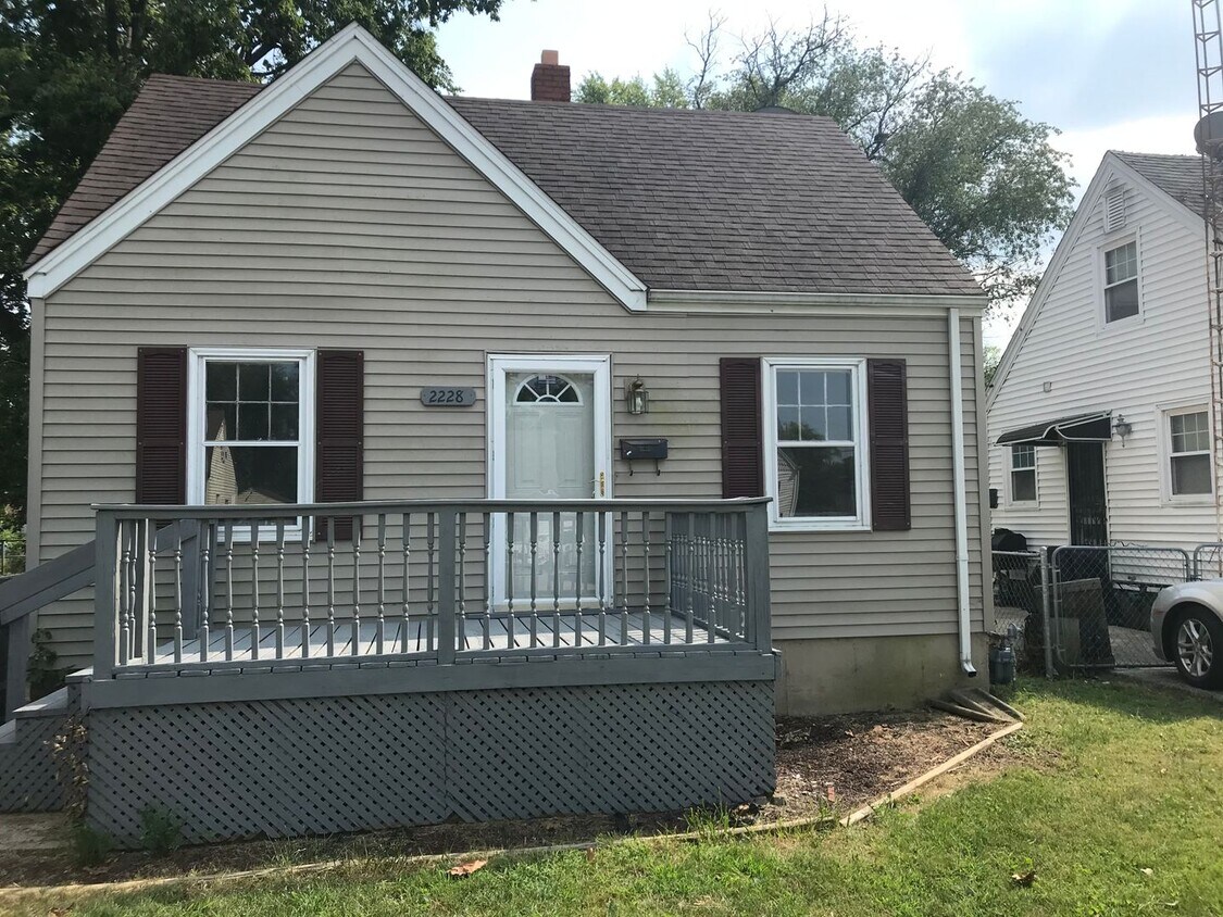 Foto principal - 3 bed / 1 bath, North side single family r...