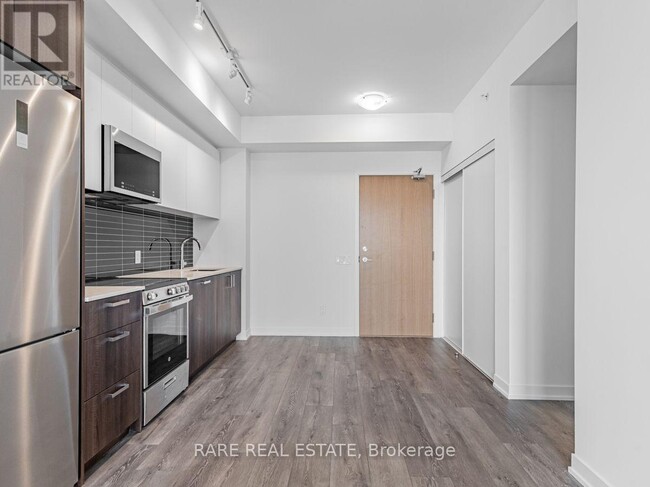 Building Photo - 1787 St Clair Ave W