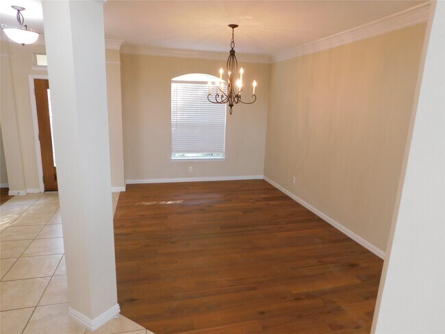 Foto del edificio - 5527 Baron Ridge Ln