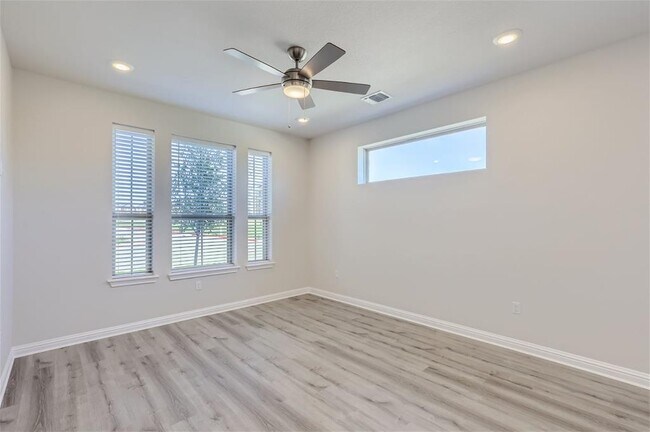 Foto del edificio - 7500 Emmylou Dr