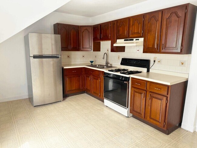 Building Photo - 143 Chapin Ave