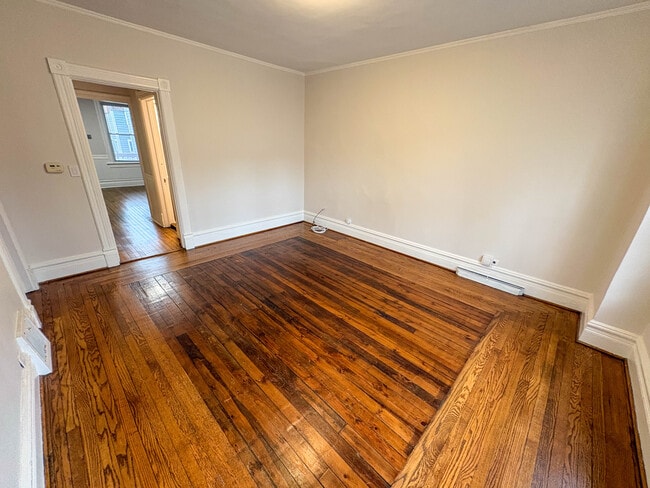 Building Photo - 1824 W Farragut Ave