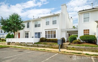 Building Photo - 90 Almond Dr