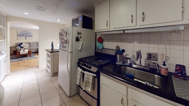 Building Photo - 64 West Cedar St