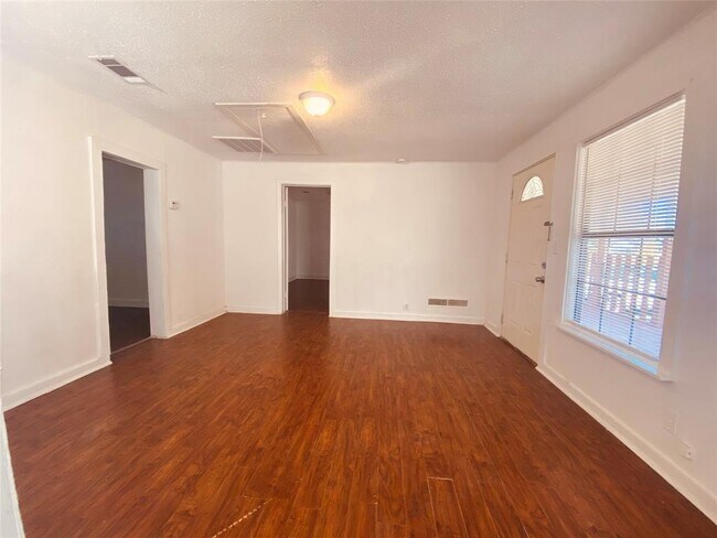Foto del edificio - 203 W Sterling Ave