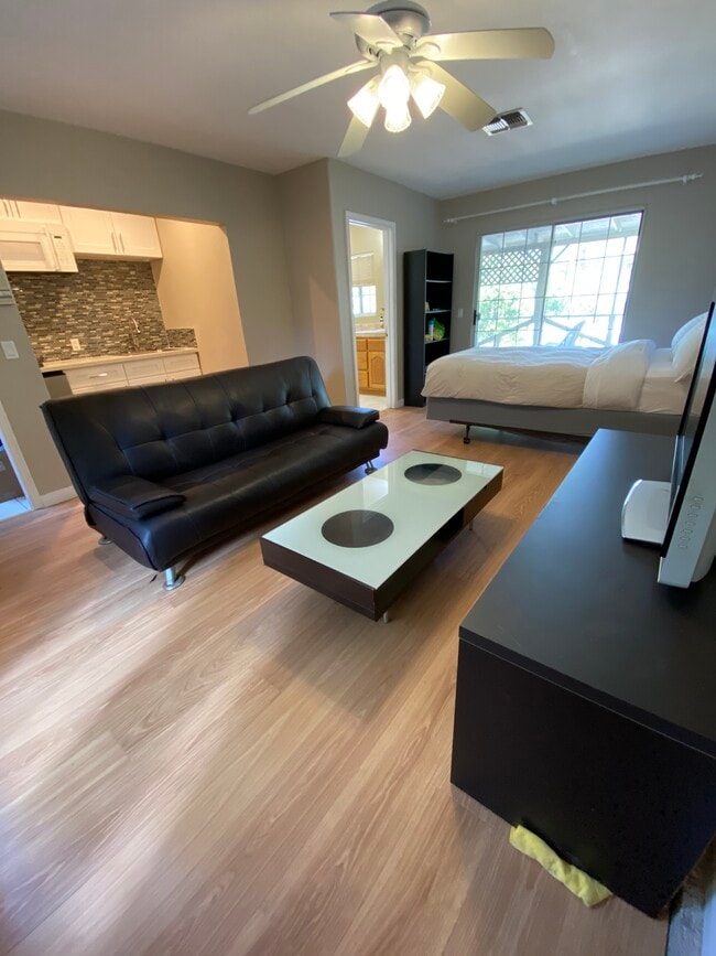 Foto del edificio - 777 Stephens Avenue