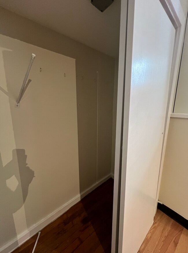 Building Photo - 8 Colliston Rd