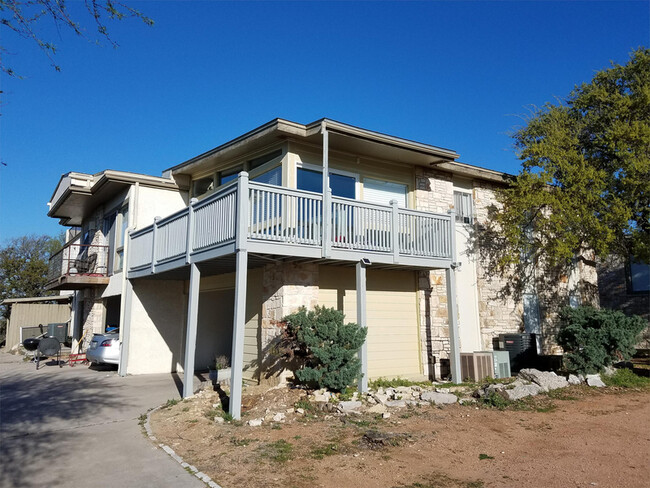 Foto del edificio - 1008 Clayton Nolen Dr