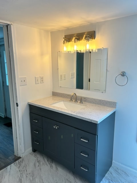 Bath Vanity - 3304 Natchez Ave