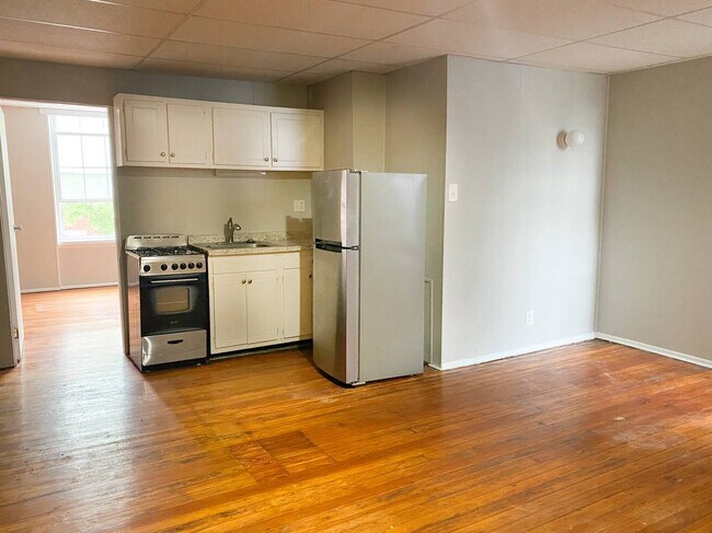 Building Photo - 416 S 15th St