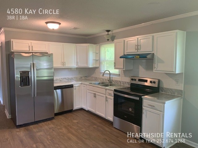 Foto del edificio - Charming 3-Bedroom Home with Cozy Living S...