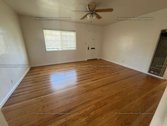 Building Photo - Quaint Westside Family Home