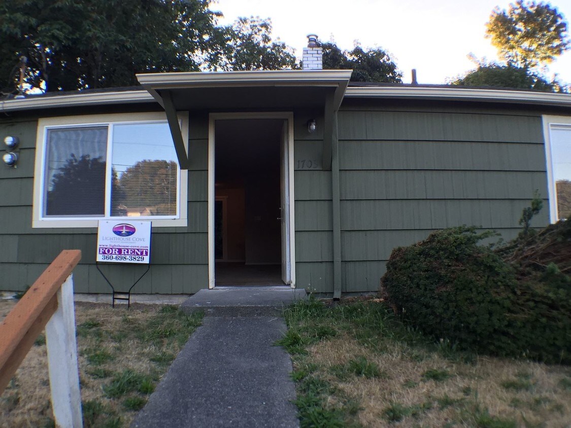 Primary Photo - 1703 Bloomington Ave