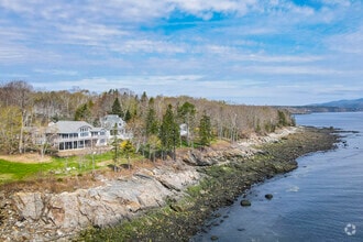 Building Photo - 18 Eastward