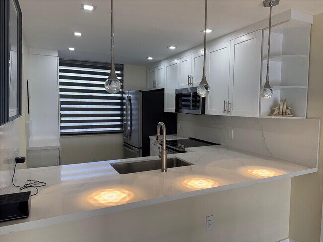 Building Photo - 1520 Whitehall Dr