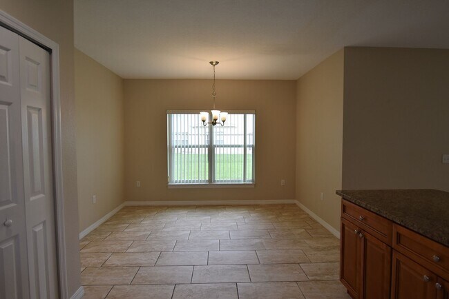 Building Photo - 527 Bristol Cir