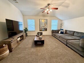 Building Photo - 142 E Spindle Tree Cir