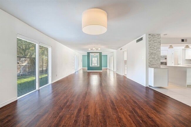 Building Photo - 10630 Olympia Dr