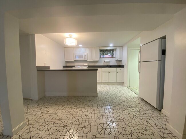 Kitchen - 25 Undine Rd